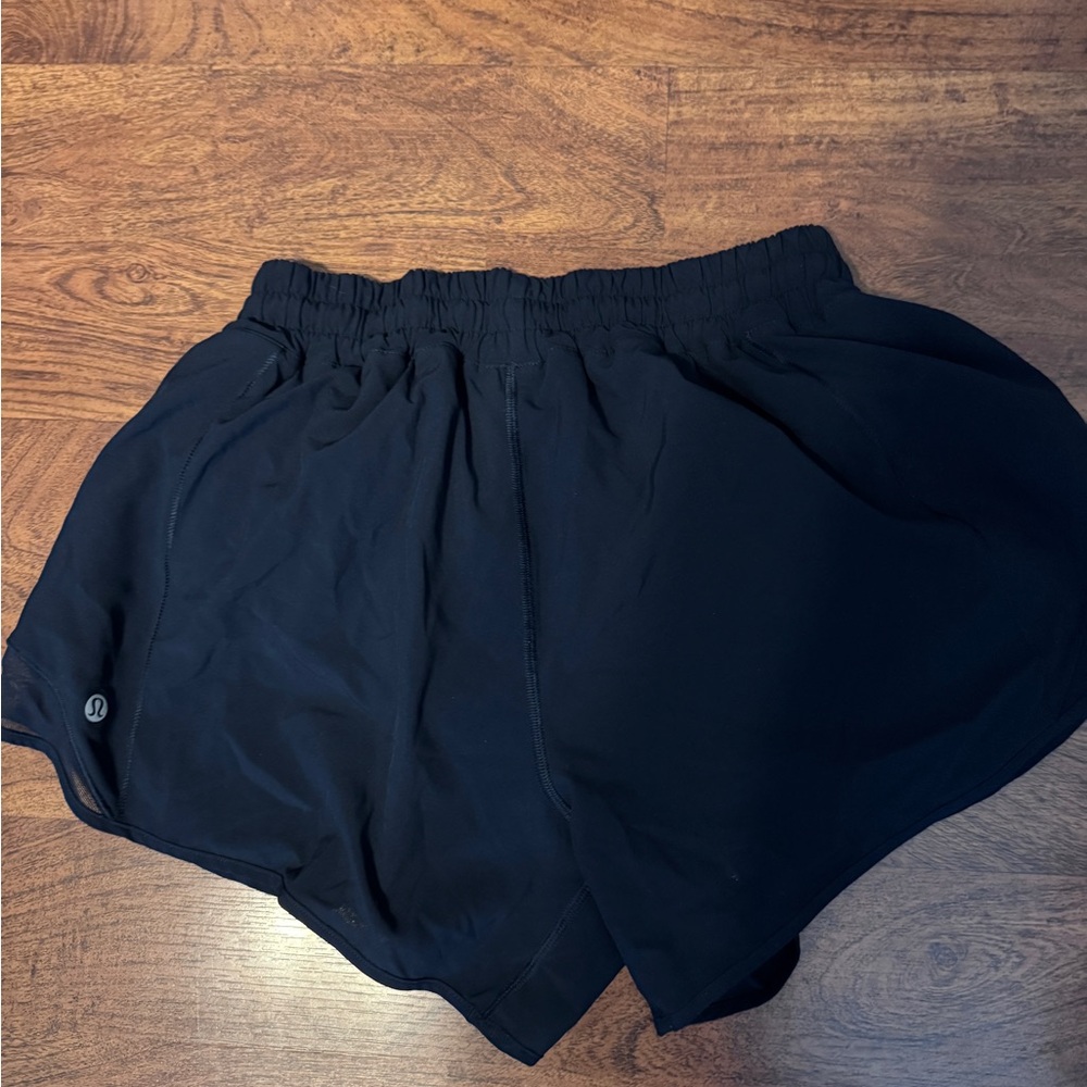 Lululemon Hotty Hot shorts low rise - Picture 2 of 3